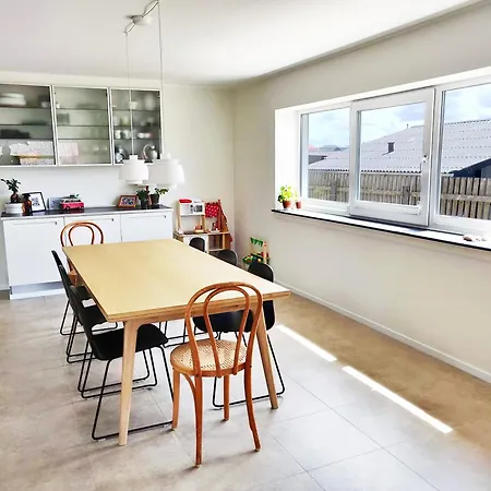 Fantastically Located With 100m To The فيد ساندي